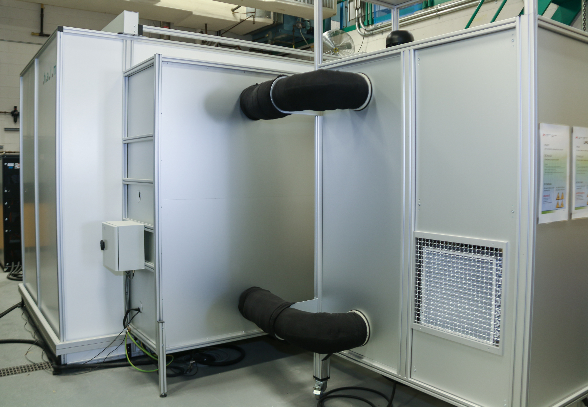 The image shows a view of the solar simulator test bench in the pilot plant at CanmetENERGY in Varennes.