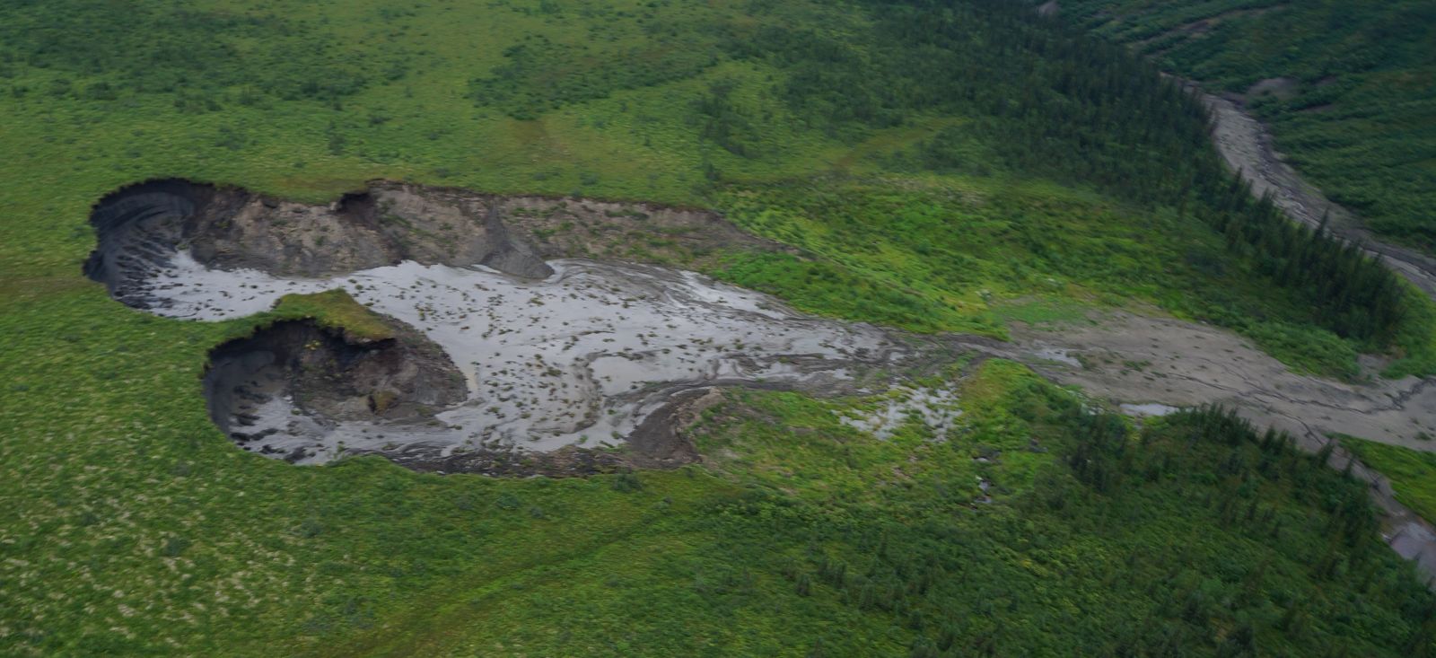 Landslide. Photo by R. Fraser, NRCan. # 2014-039